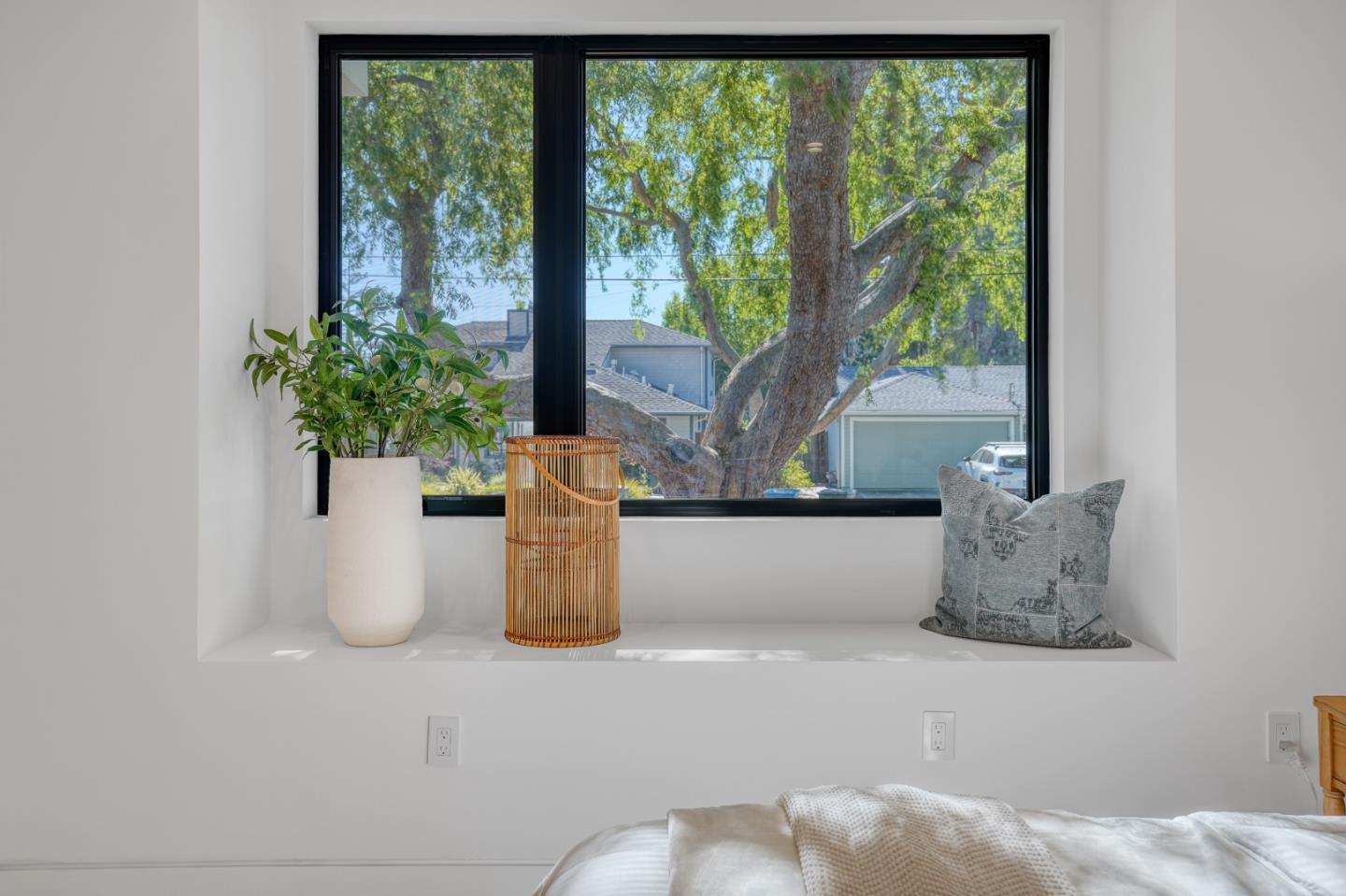 Detail Gallery Image 58 of 65 For 957 Clara Dr, Palo Alto,  CA 94303 - 5 Beds | 5/1 Baths