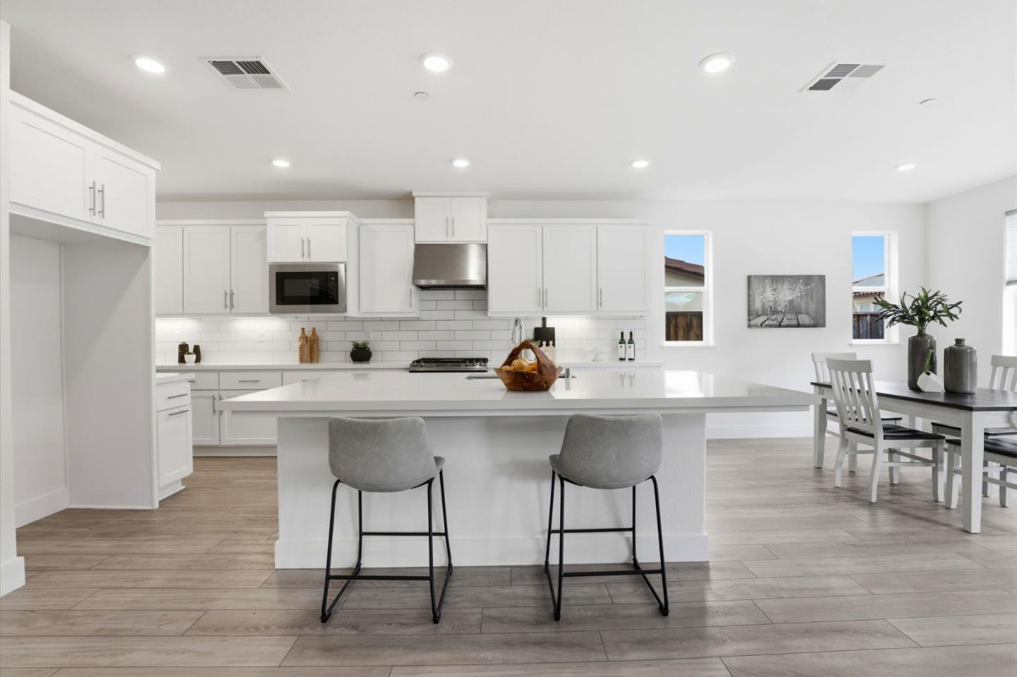 Detail Gallery Image 10 of 45 For 7060 Spumante Way, Gilroy,  CA 95020 - 4 Beds | 3 Baths