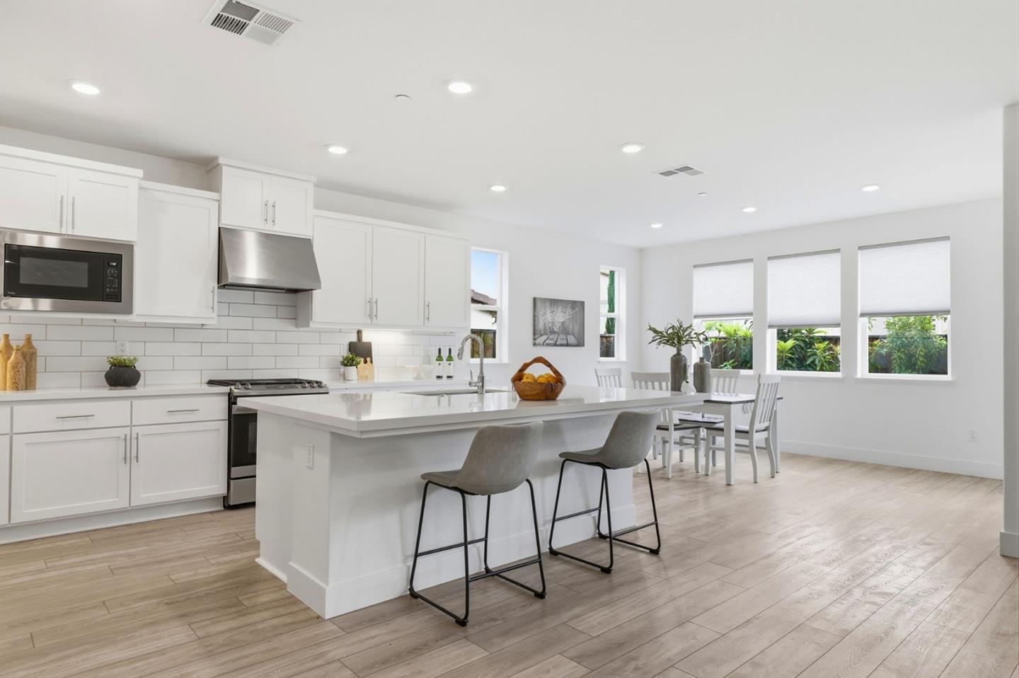 Detail Gallery Image 11 of 45 For 7060 Spumante Way, Gilroy,  CA 95020 - 4 Beds | 3 Baths