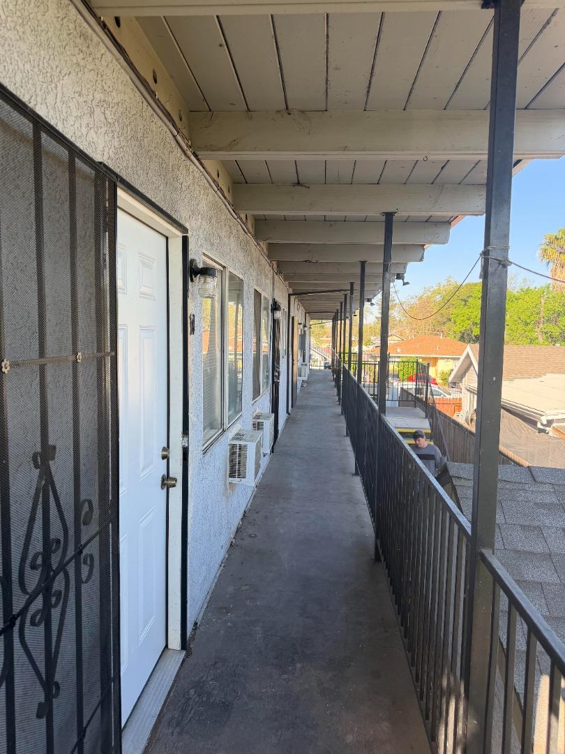 Detail Gallery Image 5 of 10 For 2408 Empress St, Sacramento,  CA 95815 - – Beds | – Baths