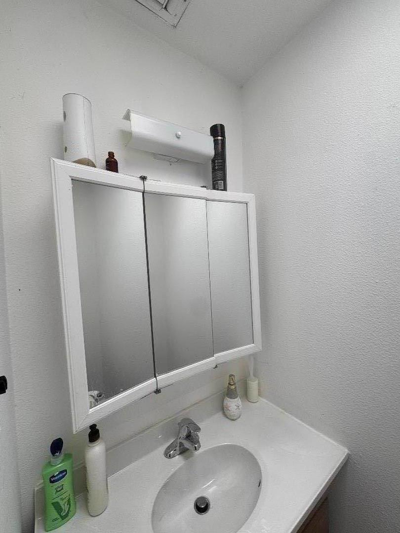 Detail Gallery Image 4 of 7 For 36569 Beutke Dr, Newark,  CA 94560 - 4 Beds | 2/1 Baths