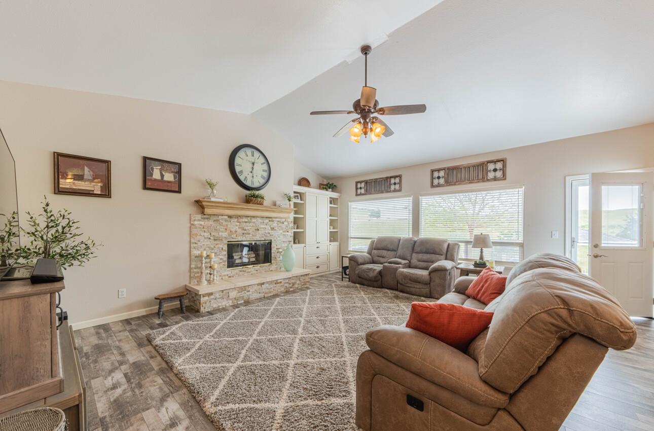 Detail Gallery Image 2 of 68 For 115 Emerald Way, San Juan Bautista,  CA 95045 - 4 Beds | 3 Baths