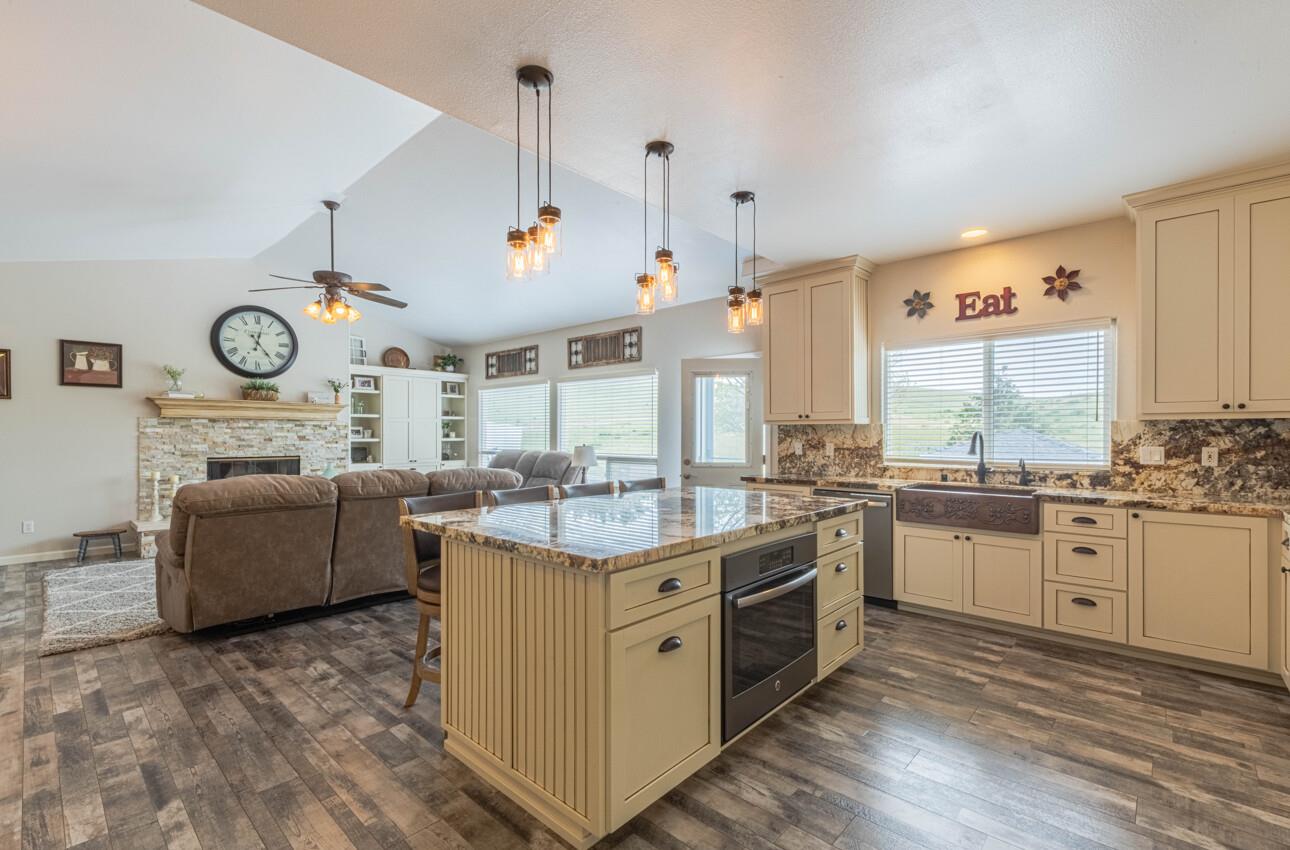 Detail Gallery Image 3 of 68 For 115 Emerald Way, San Juan Bautista,  CA 95045 - 4 Beds | 3 Baths