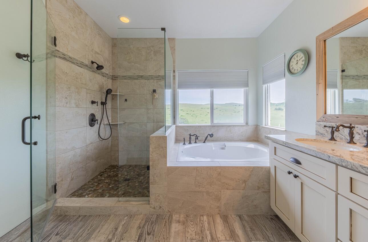 Detail Gallery Image 4 of 68 For 115 Emerald Way, San Juan Bautista,  CA 95045 - 4 Beds | 3 Baths