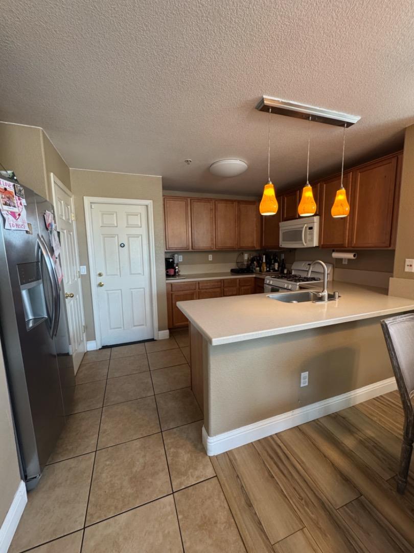 Detail Gallery Image 4 of 10 For 12500 Rogge Village Way, Salinas,  CA 93906 - 3 Beds | 1 Baths