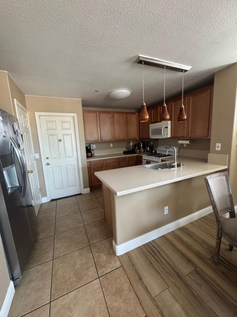 Detail Gallery Image 5 of 10 For 12500 Rogge Village Way, Salinas,  CA 93906 - 3 Beds | 1 Baths