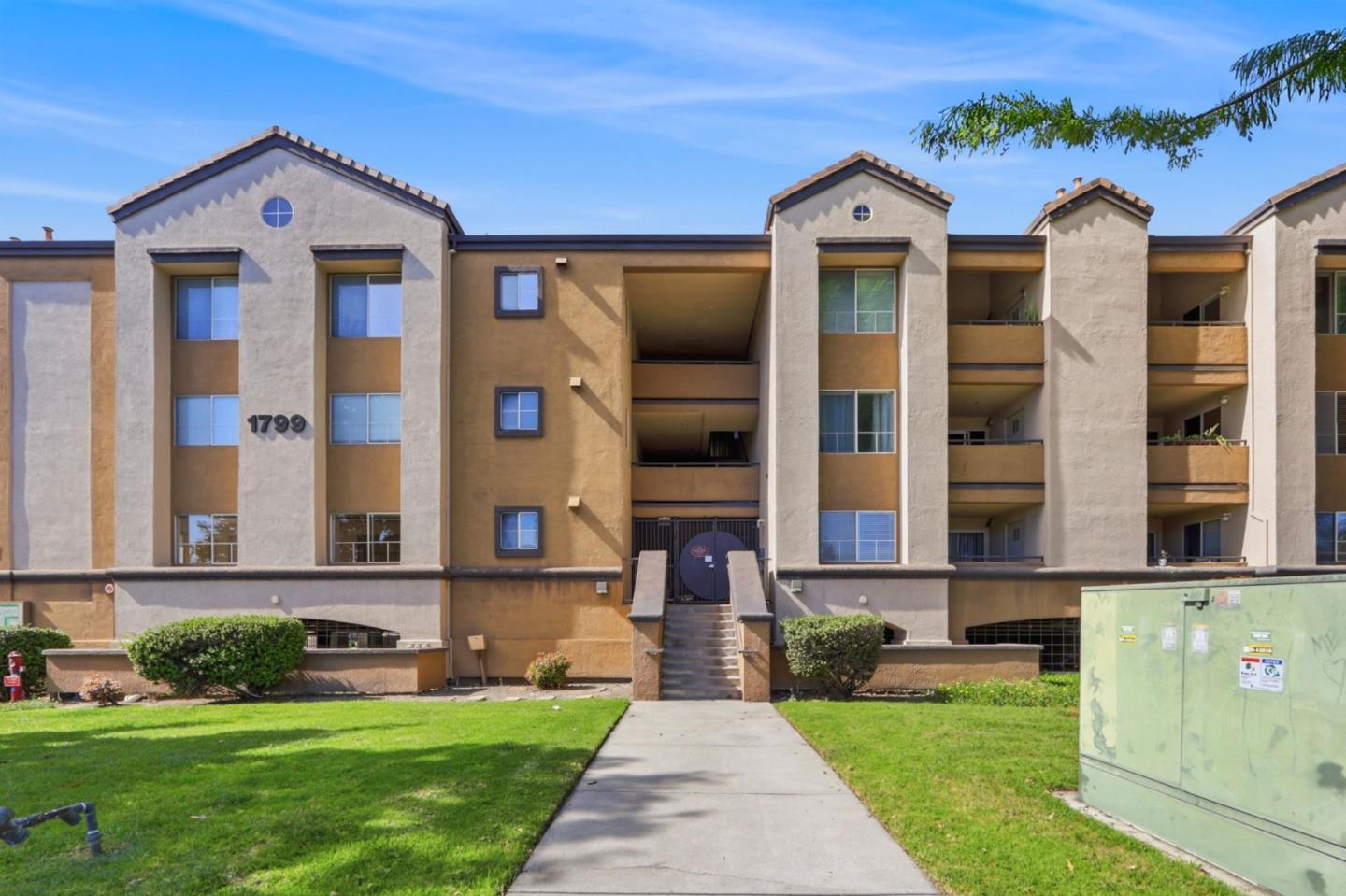 Detail Gallery Image 9 of 57 For 112 Morning Star Dr, San Jose,  CA 95131 - 2 Beds | 2 Baths