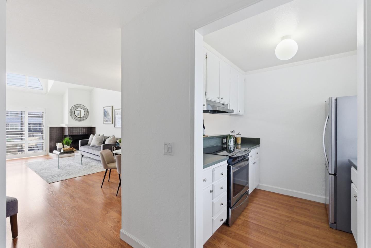 Detail Gallery Image 2 of 24 For 72 Cape Hatteras Ct, Redwood City,  CA 94065 - 2 Beds | 1 Baths