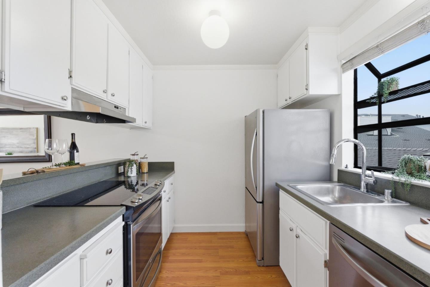 Detail Gallery Image 3 of 24 For 72 Cape Hatteras Ct, Redwood City,  CA 94065 - 2 Beds | 1 Baths