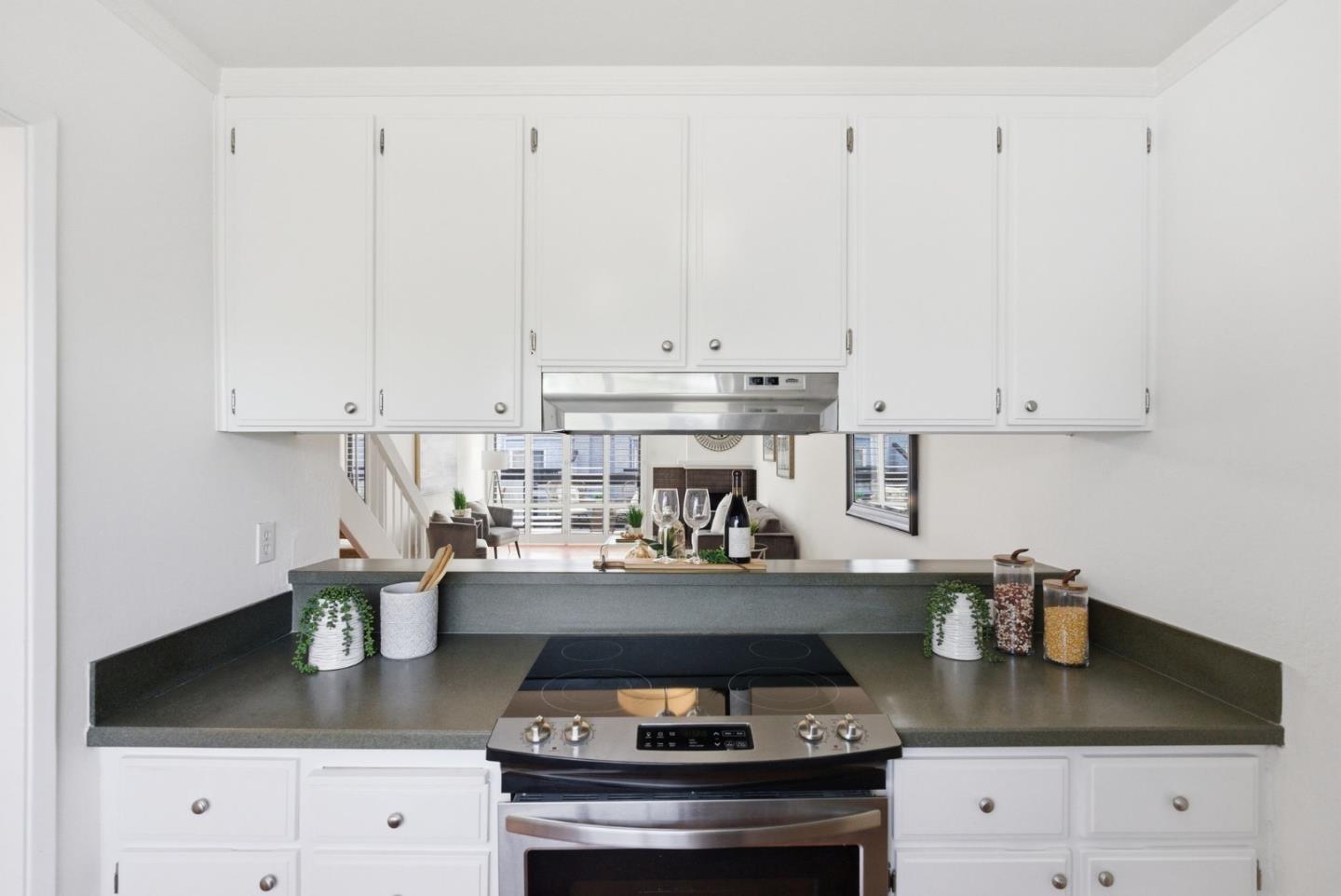 Detail Gallery Image 5 of 24 For 72 Cape Hatteras Ct, Redwood City,  CA 94065 - 2 Beds | 1 Baths