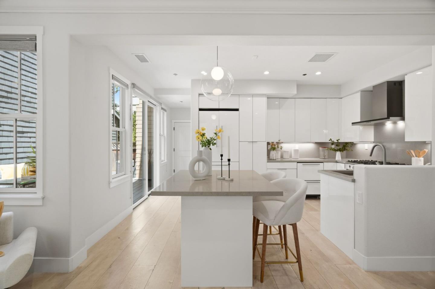 Detail Gallery Image 10 of 29 For 210 Morgan Ln, Menlo Park,  CA 94025 - 4 Beds | 3/1 Baths