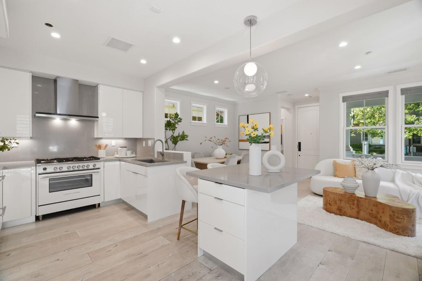 Detail Gallery Image 11 of 29 For 210 Morgan Ln, Menlo Park,  CA 94025 - 4 Beds | 3/1 Baths