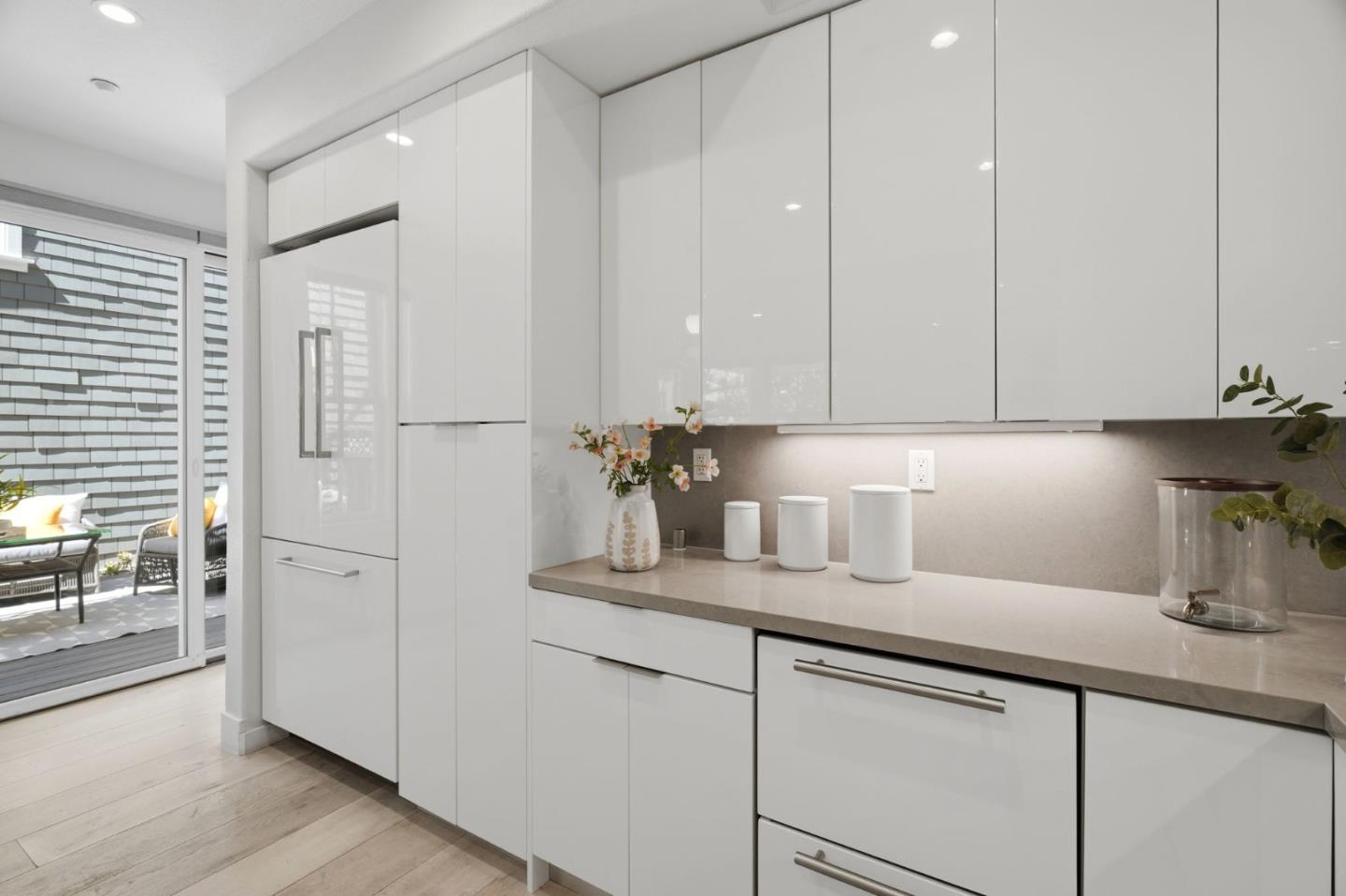 Detail Gallery Image 13 of 29 For 210 Morgan Ln, Menlo Park,  CA 94025 - 4 Beds | 3/1 Baths