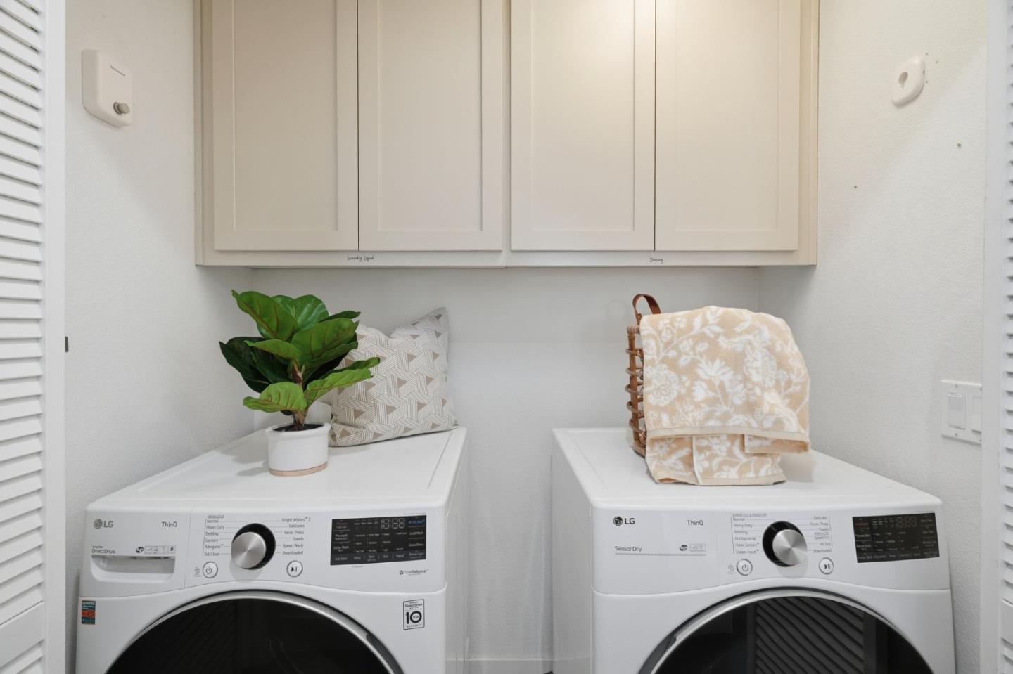 Detail Gallery Image 16 of 29 For 210 Morgan Ln, Menlo Park,  CA 94025 - 4 Beds | 3/1 Baths