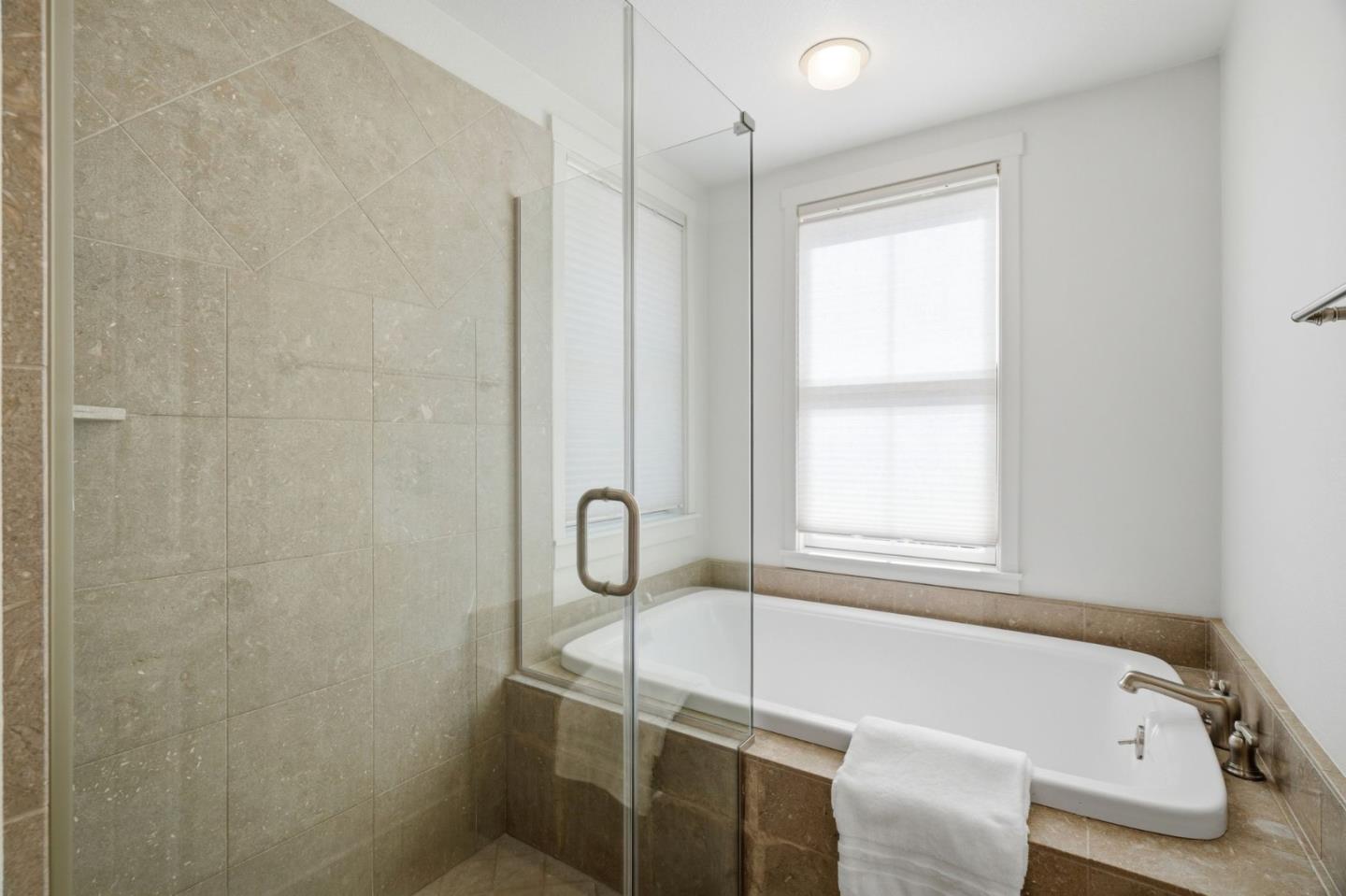 Detail Gallery Image 23 of 29 For 210 Morgan Ln, Menlo Park,  CA 94025 - 4 Beds | 3/1 Baths