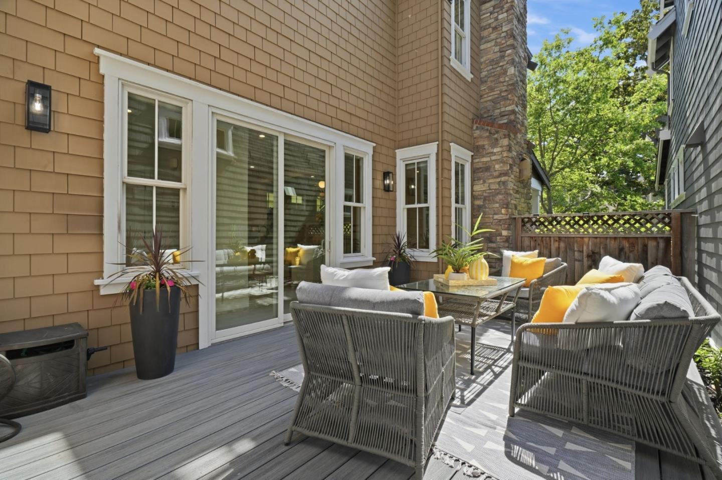 Detail Gallery Image 26 of 29 For 210 Morgan Ln, Menlo Park,  CA 94025 - 4 Beds | 3/1 Baths