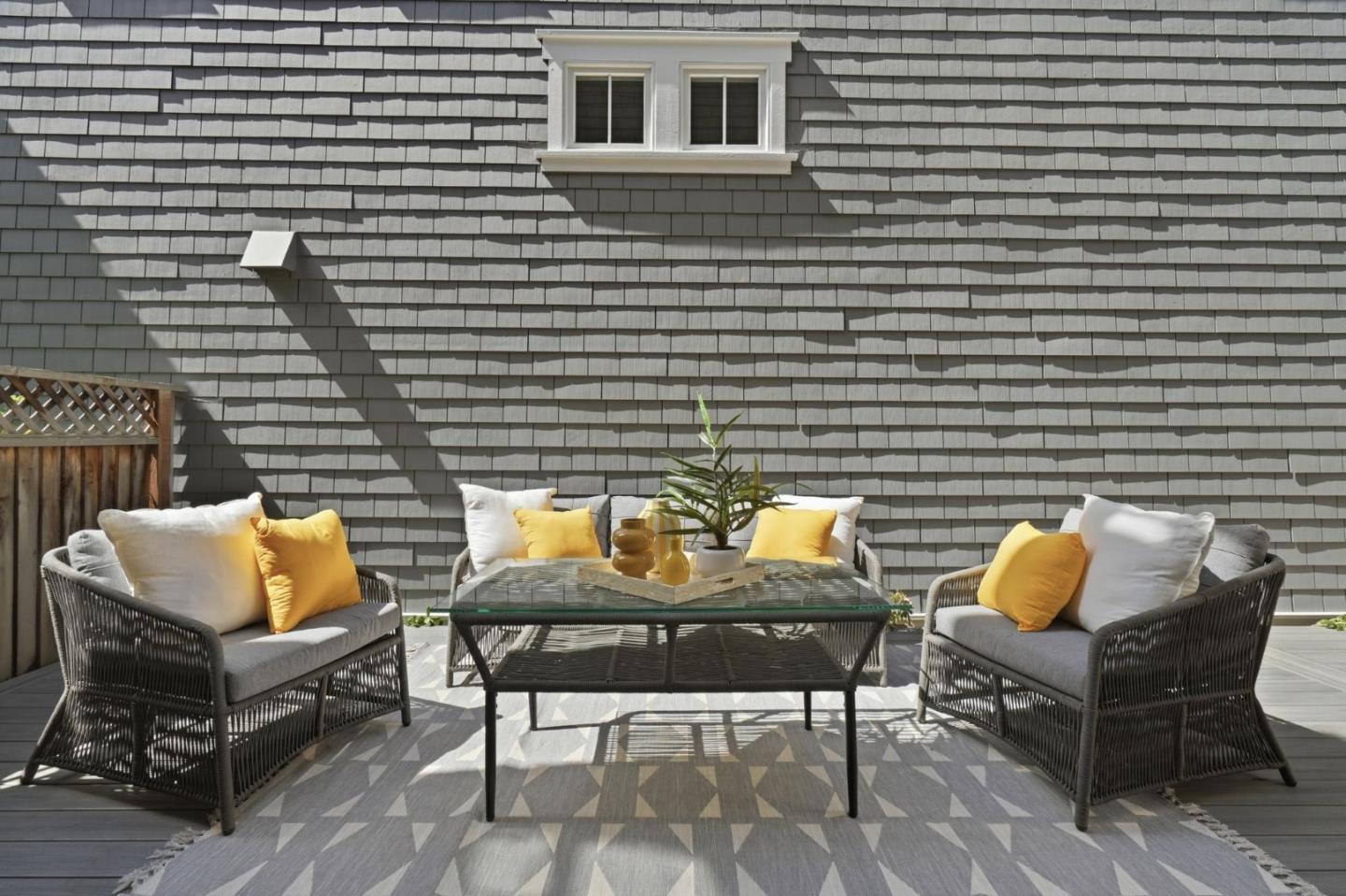 Detail Gallery Image 27 of 29 For 210 Morgan Ln, Menlo Park,  CA 94025 - 4 Beds | 3/1 Baths