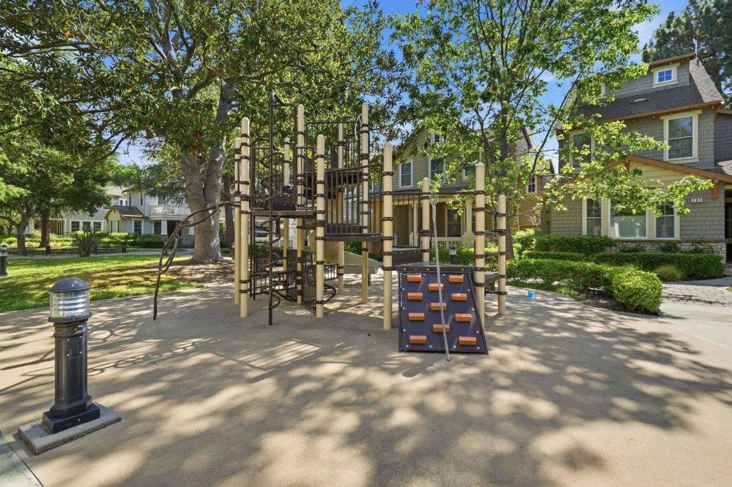 Detail Gallery Image 29 of 29 For 210 Morgan Ln, Menlo Park,  CA 94025 - 4 Beds | 3/1 Baths