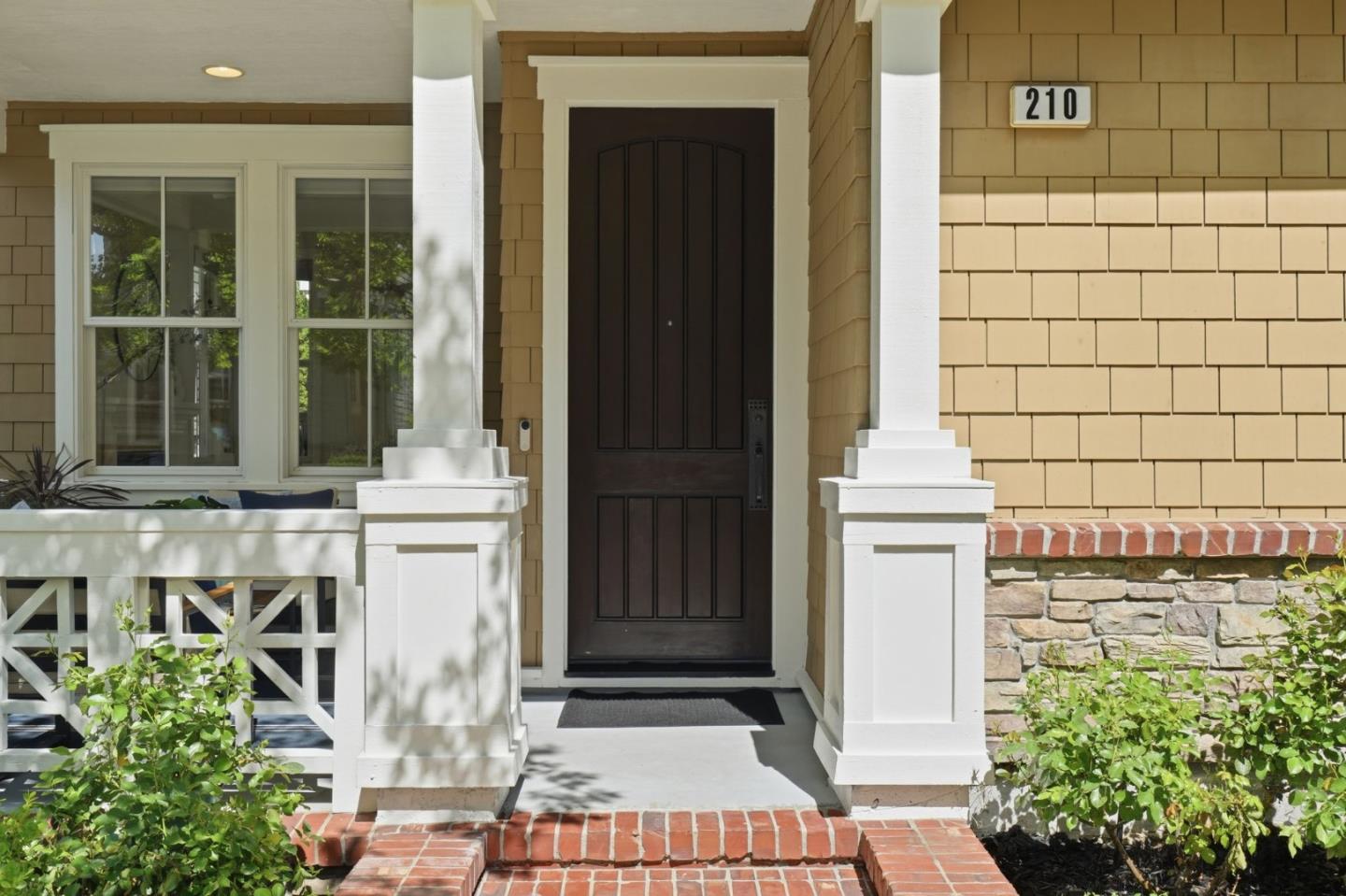 Detail Gallery Image 3 of 29 For 210 Morgan Ln, Menlo Park,  CA 94025 - 4 Beds | 3/1 Baths