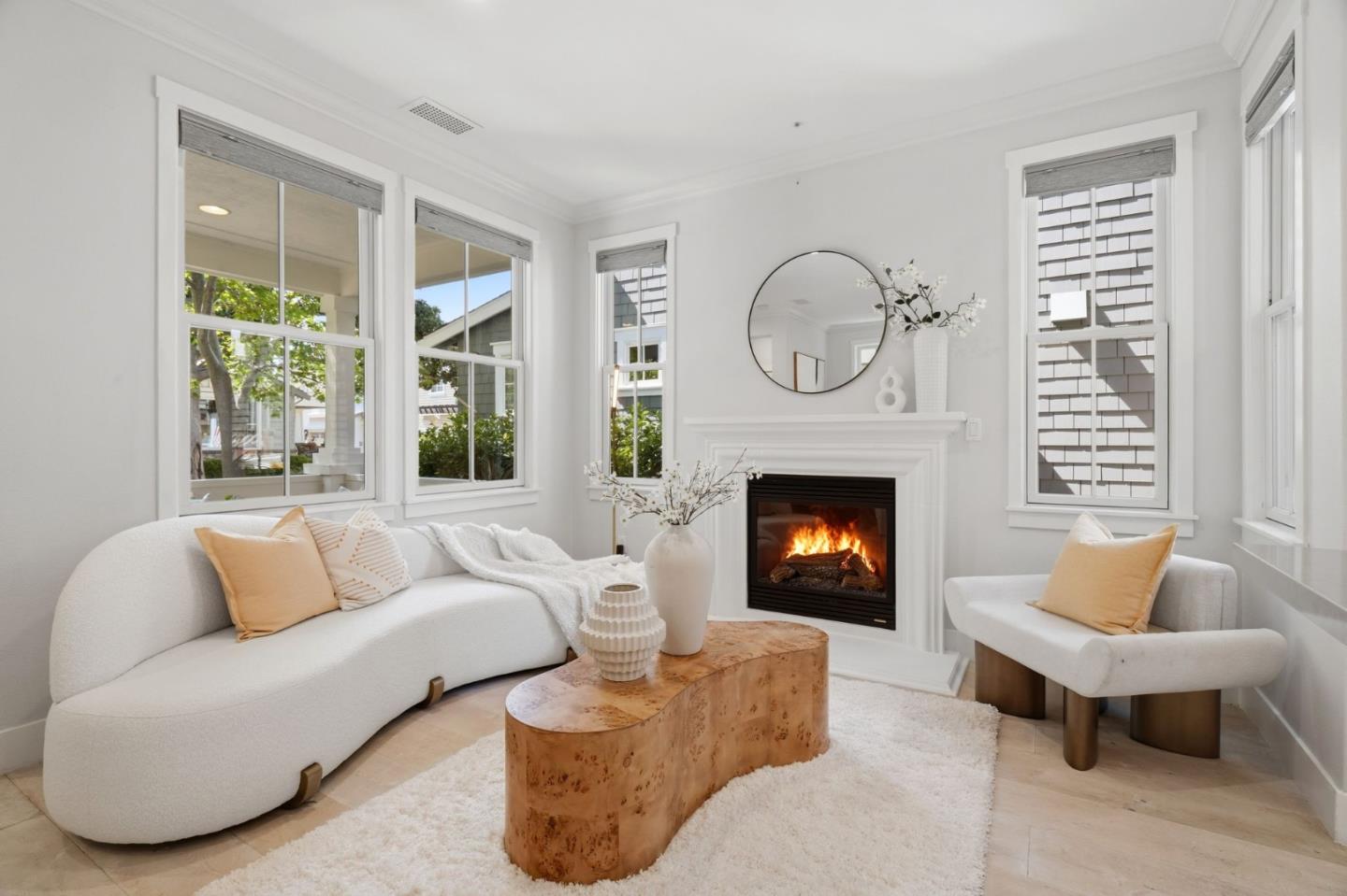 Detail Gallery Image 5 of 29 For 210 Morgan Ln, Menlo Park,  CA 94025 - 4 Beds | 3/1 Baths