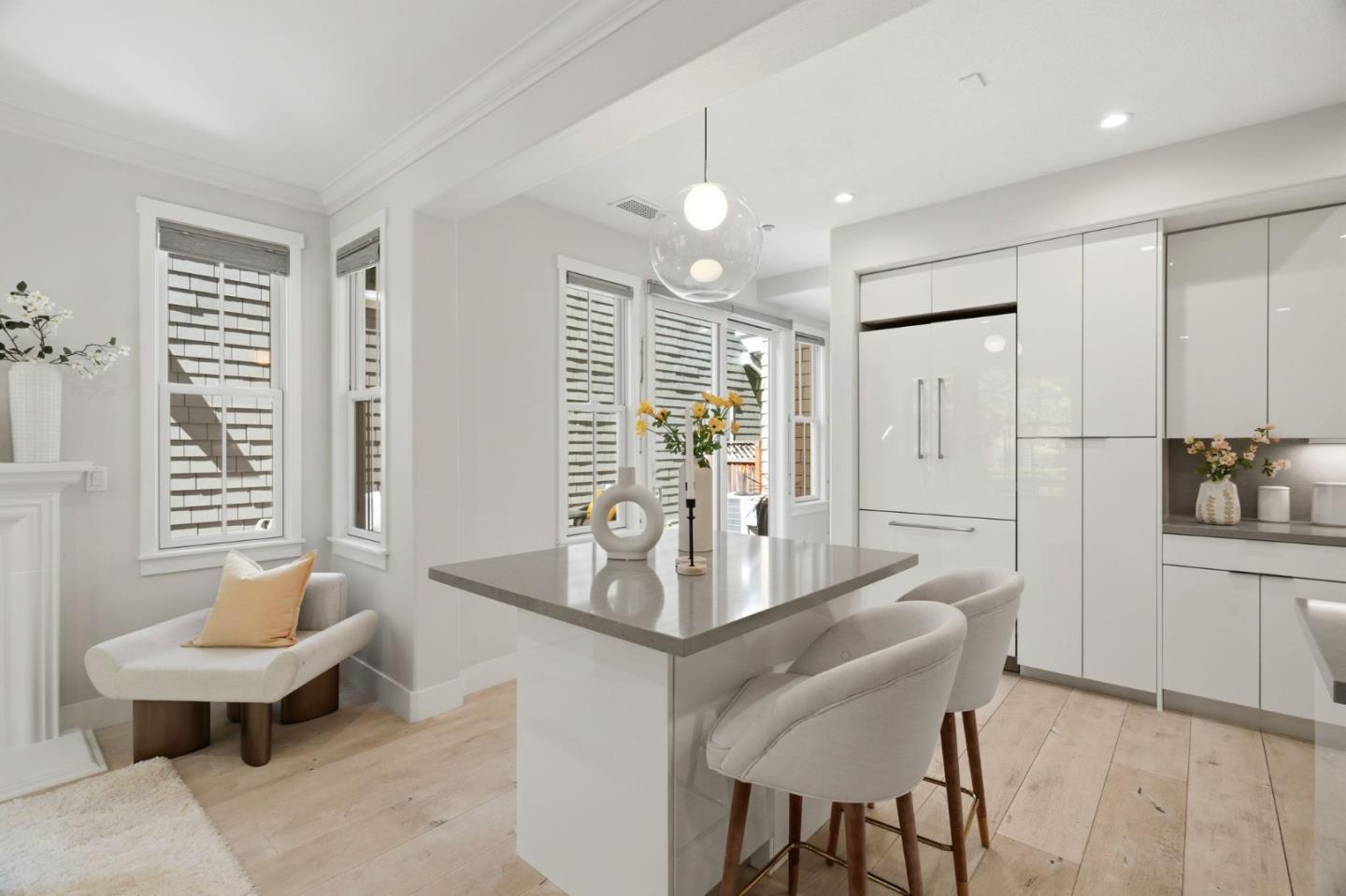 Detail Gallery Image 9 of 29 For 210 Morgan Ln, Menlo Park,  CA 94025 - 4 Beds | 3/1 Baths