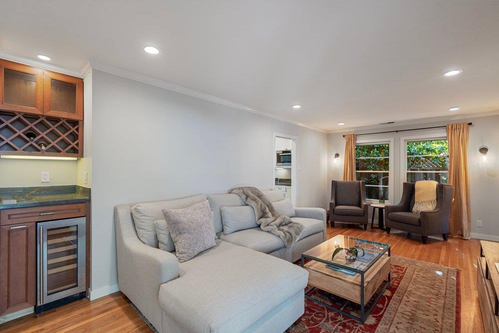 Detail Gallery Image 10 of 24 For 243 Robin Way, Menlo Park,  CA 94025 - 3 Beds | 2 Baths