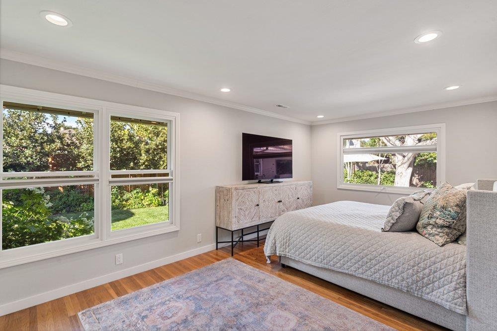 Detail Gallery Image 11 of 24 For 243 Robin Way, Menlo Park,  CA 94025 - 3 Beds | 2 Baths