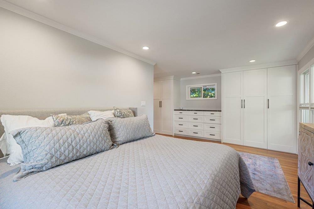 Detail Gallery Image 12 of 24 For 243 Robin Way, Menlo Park,  CA 94025 - 3 Beds | 2 Baths