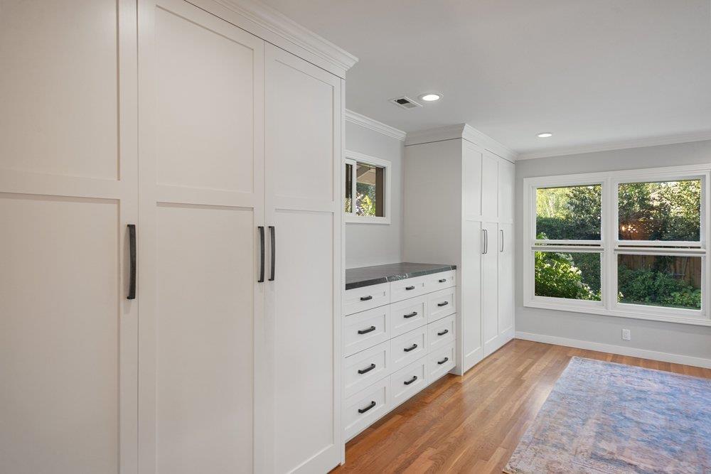 Detail Gallery Image 13 of 24 For 243 Robin Way, Menlo Park,  CA 94025 - 3 Beds | 2 Baths