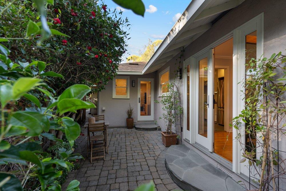 Detail Gallery Image 23 of 24 For 243 Robin Way, Menlo Park,  CA 94025 - 3 Beds | 2 Baths