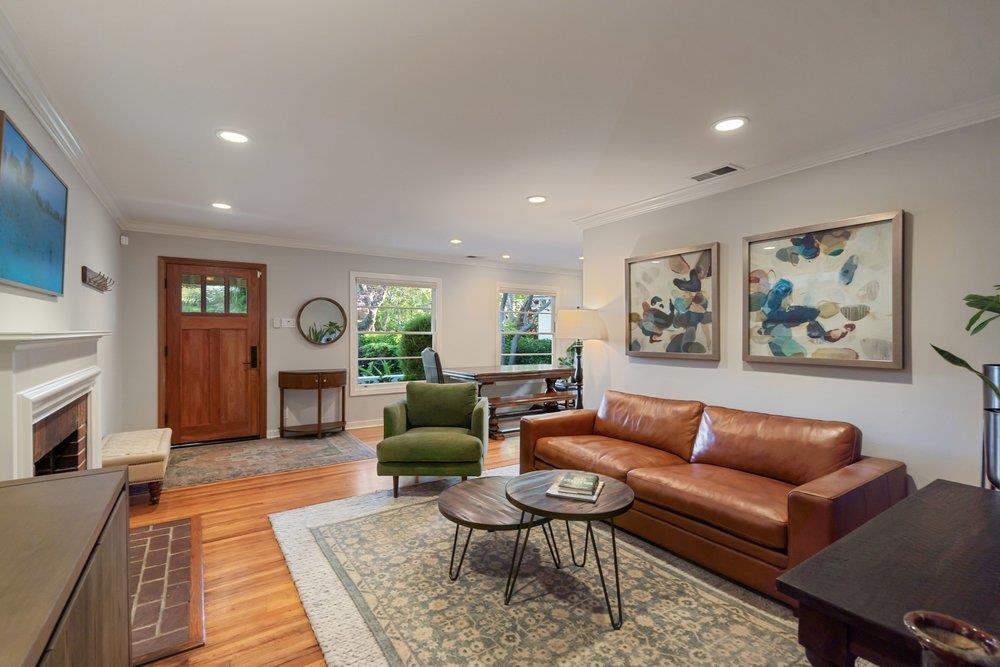 Detail Gallery Image 4 of 24 For 243 Robin Way, Menlo Park,  CA 94025 - 3 Beds | 2 Baths