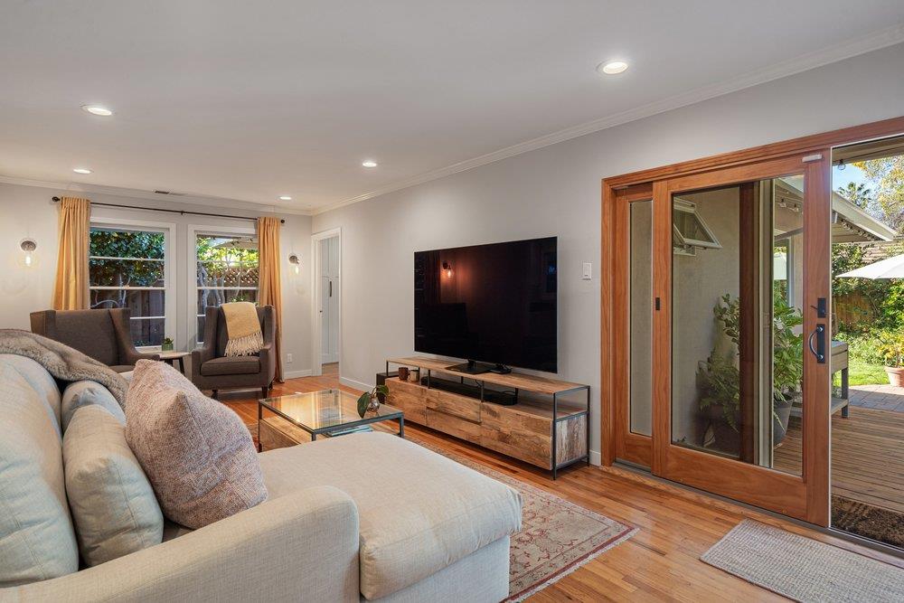 Detail Gallery Image 9 of 24 For 243 Robin Way, Menlo Park,  CA 94025 - 3 Beds | 2 Baths