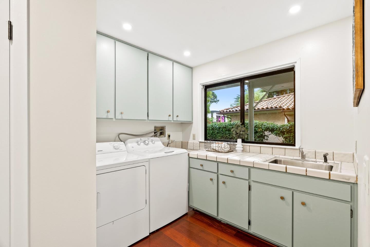 Detail Gallery Image 18 of 70 For 320 Cliff Dr, Aptos,  CA 95003 - 3 Beds | 4 Baths