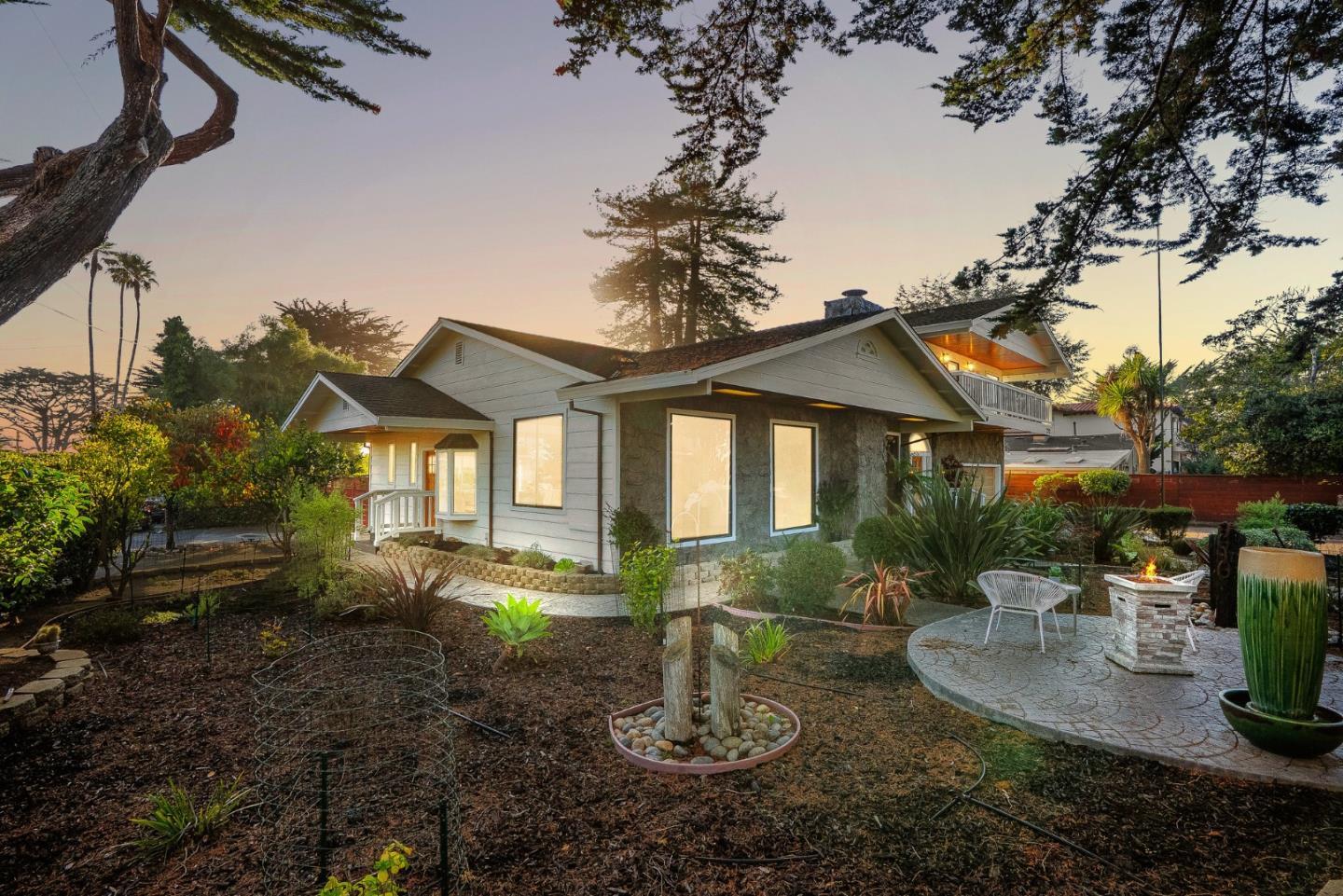 Detail Gallery Image 4 of 70 For 320 Cliff Dr, Aptos,  CA 95003 - 3 Beds | 4 Baths