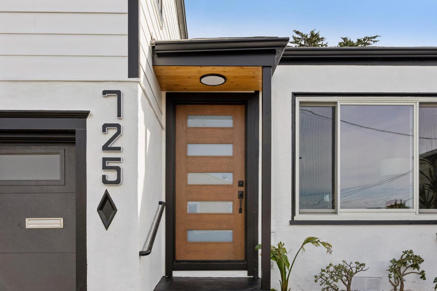 Detail Gallery Image 10 of 60 For 725 Lakeview Ave, San Francisco,  CA 94112 - 3 Beds | 2/1 Baths