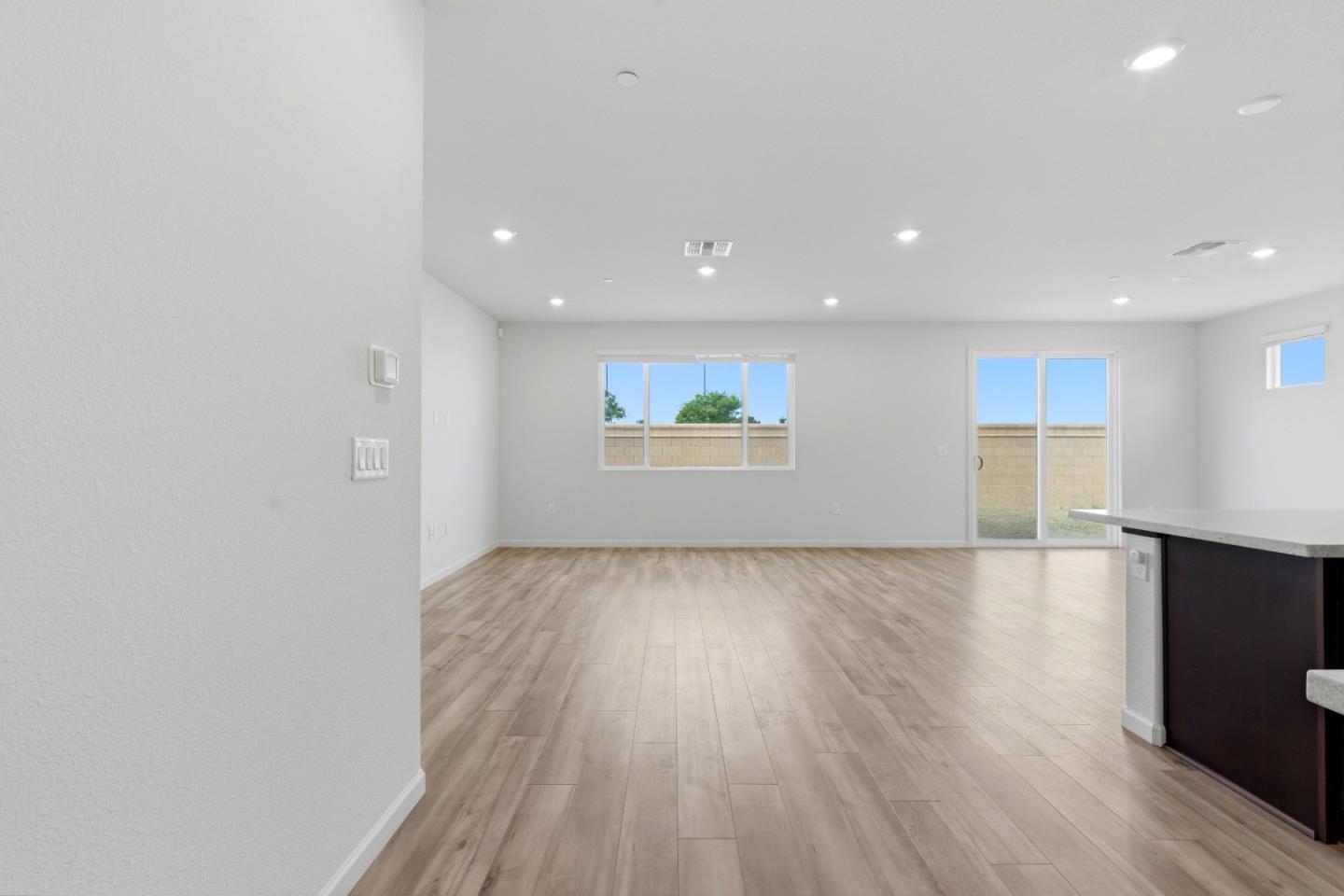 Detail Gallery Image 17 of 31 For 331 Lolly Way, Los Banos,  CA 93635 - 4 Beds | 2/1 Baths