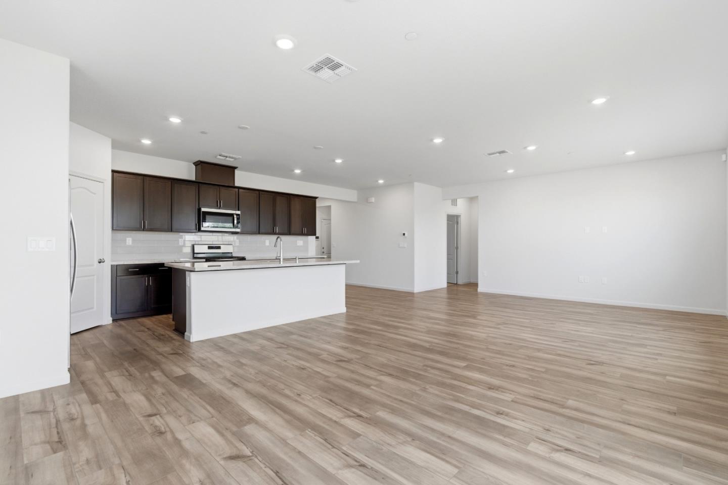 Detail Gallery Image 19 of 31 For 331 Lolly Way, Los Banos,  CA 93635 - 4 Beds | 2/1 Baths