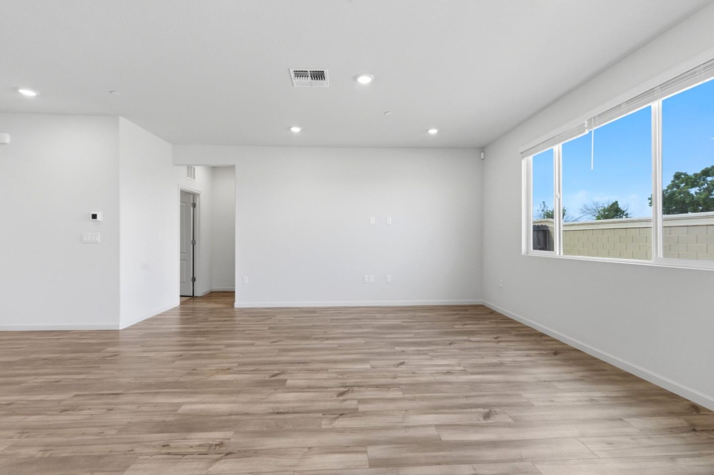 Detail Gallery Image 25 of 31 For 331 Lolly Way, Los Banos,  CA 93635 - 4 Beds | 2/1 Baths