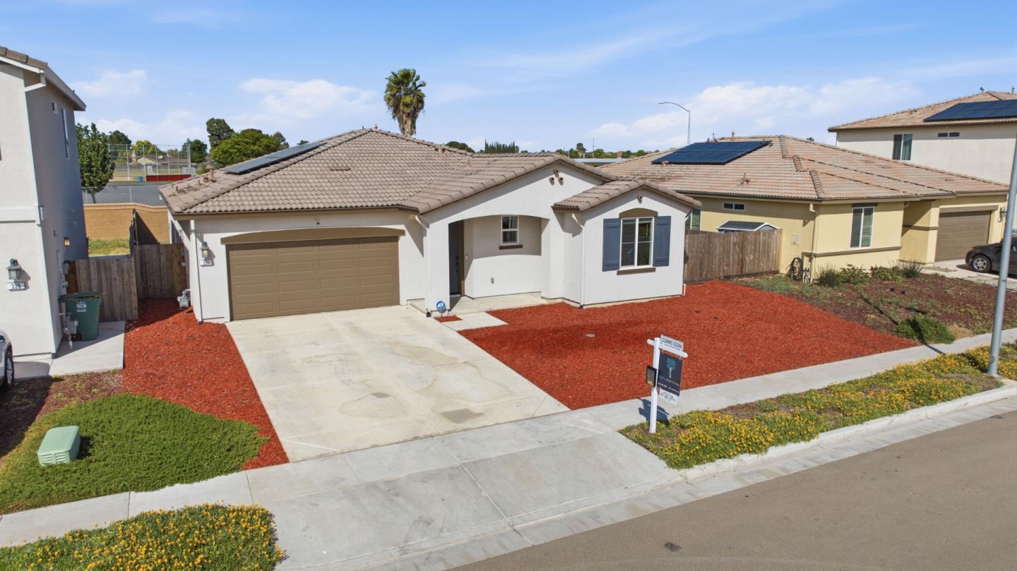 Detail Gallery Image 4 of 31 For 331 Lolly Way, Los Banos,  CA 93635 - 4 Beds | 2/1 Baths