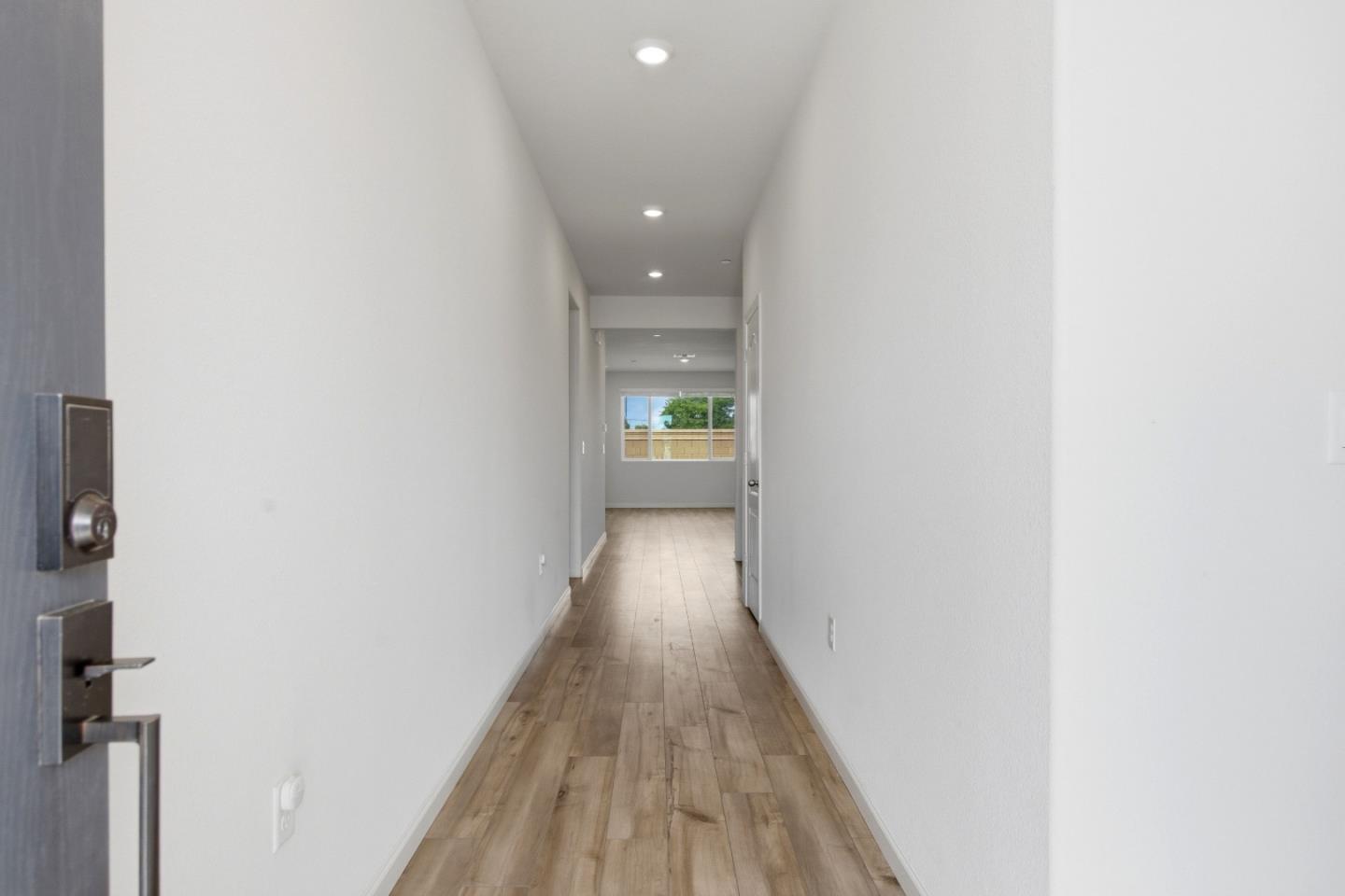 Detail Gallery Image 6 of 31 For 331 Lolly Way, Los Banos,  CA 93635 - 4 Beds | 2/1 Baths