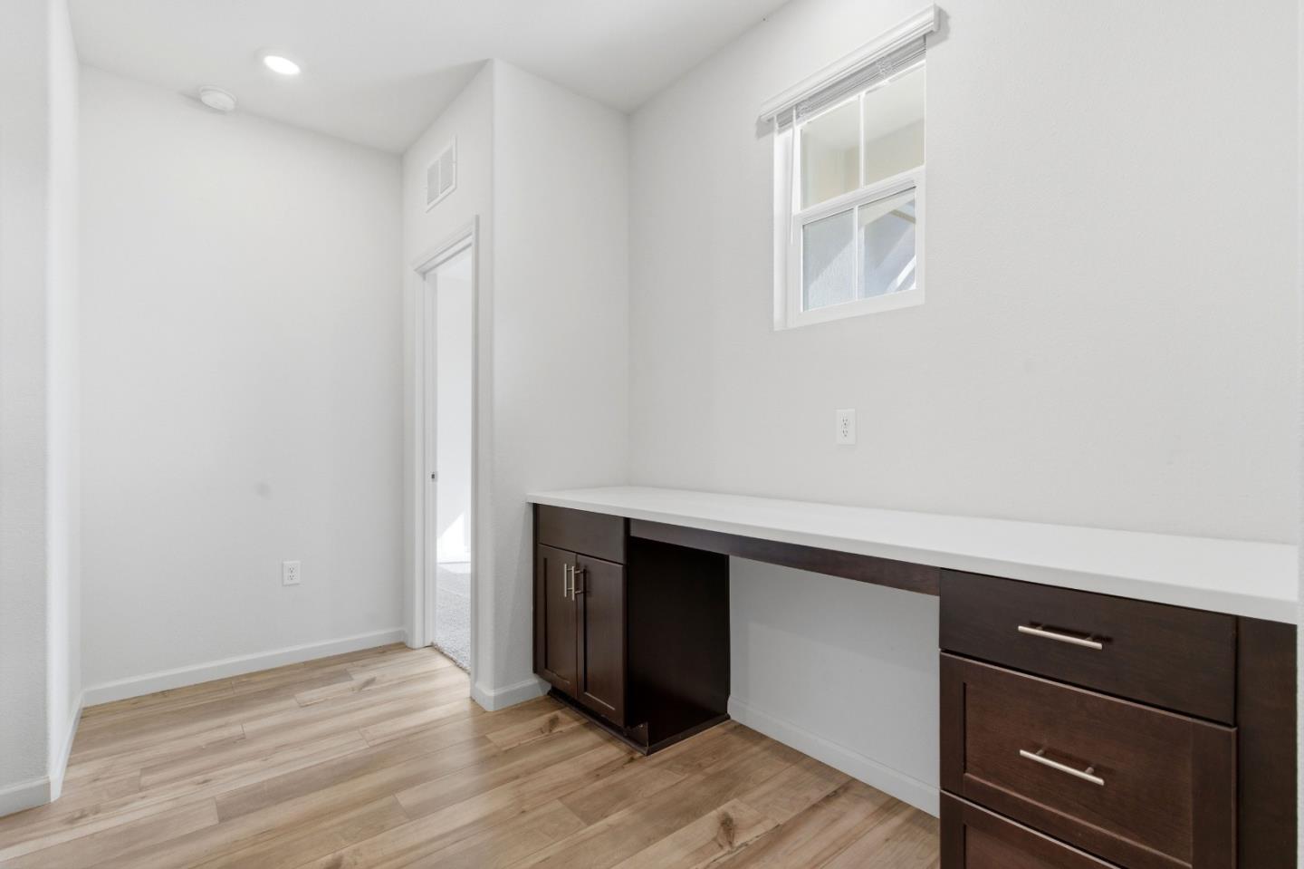 Detail Gallery Image 7 of 31 For 331 Lolly Way, Los Banos,  CA 93635 - 4 Beds | 2/1 Baths