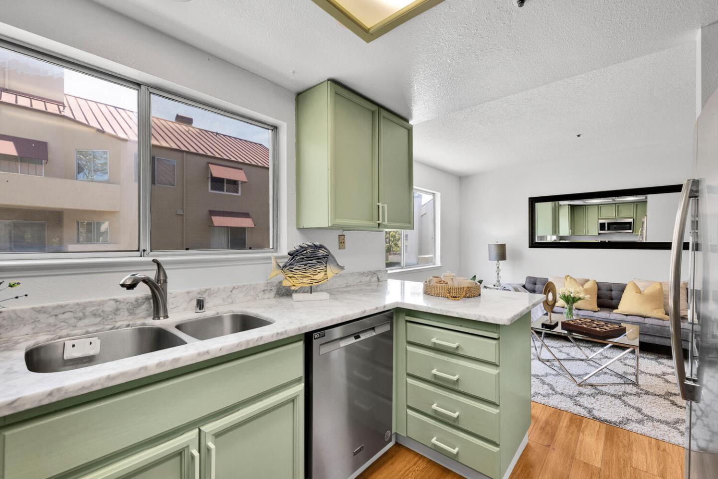 Detail Gallery Image 14 of 50 For 31 E Court Ln, Foster City,  CA 94404 - 2 Beds | 2/1 Baths