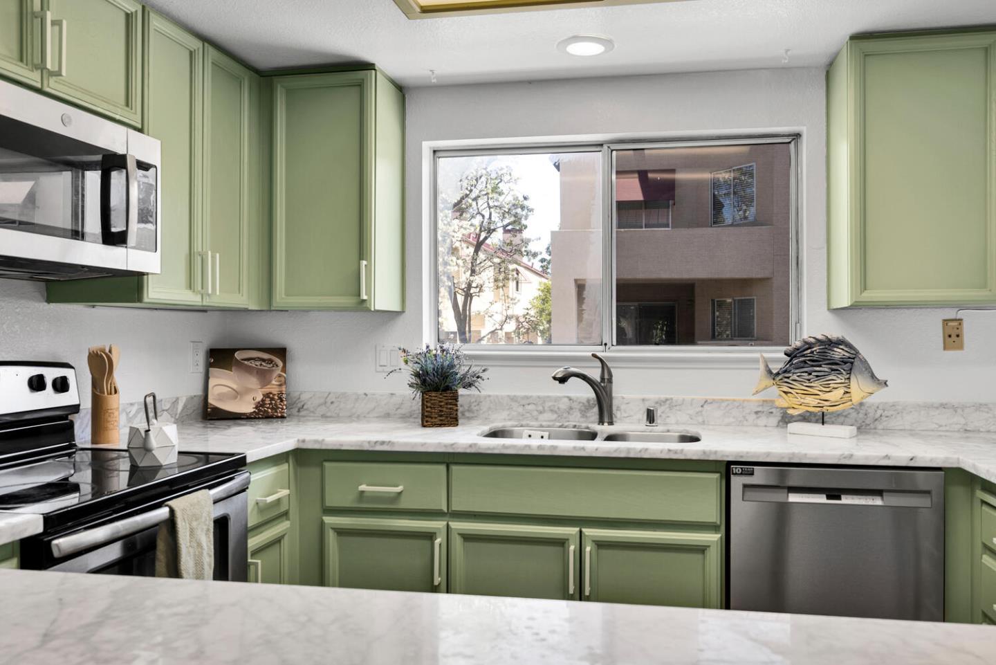 Detail Gallery Image 17 of 50 For 31 E Court Ln, Foster City,  CA 94404 - 2 Beds | 2/1 Baths