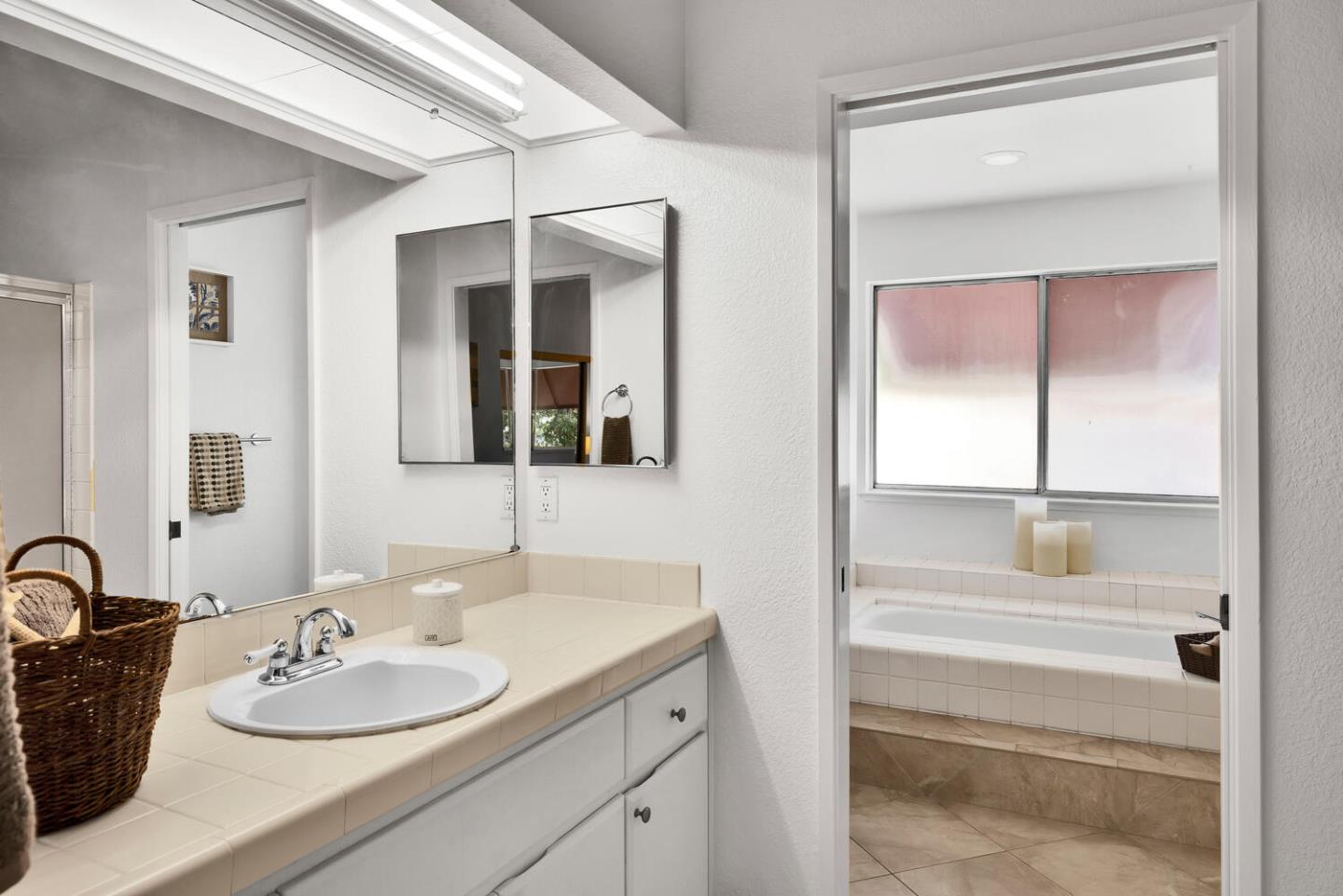 Detail Gallery Image 23 of 50 For 31 E Court Ln, Foster City,  CA 94404 - 2 Beds | 2/1 Baths