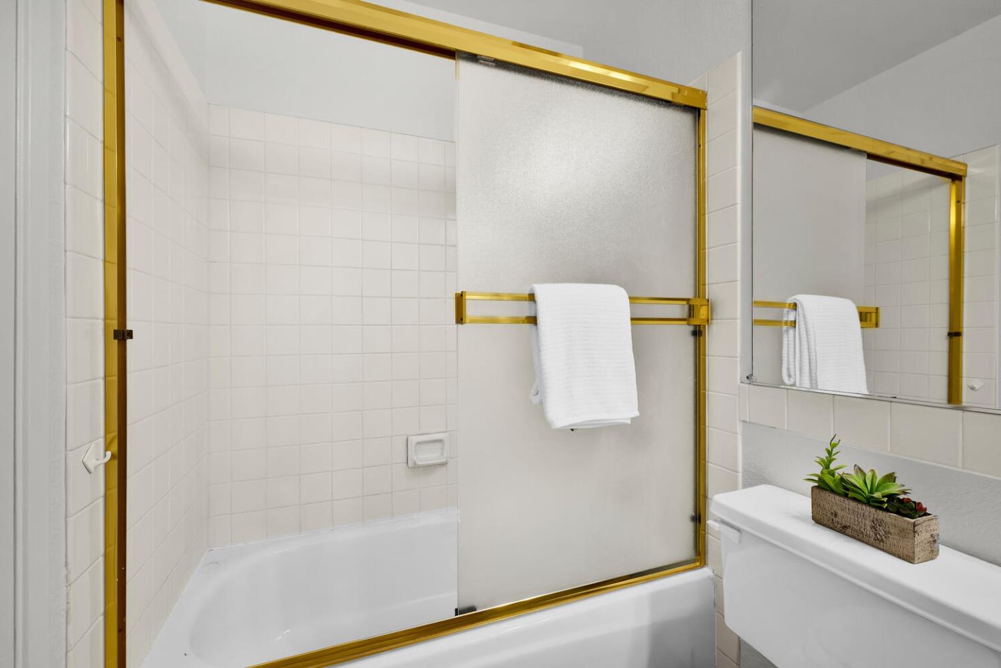 Detail Gallery Image 29 of 50 For 31 E Court Ln, Foster City,  CA 94404 - 2 Beds | 2/1 Baths