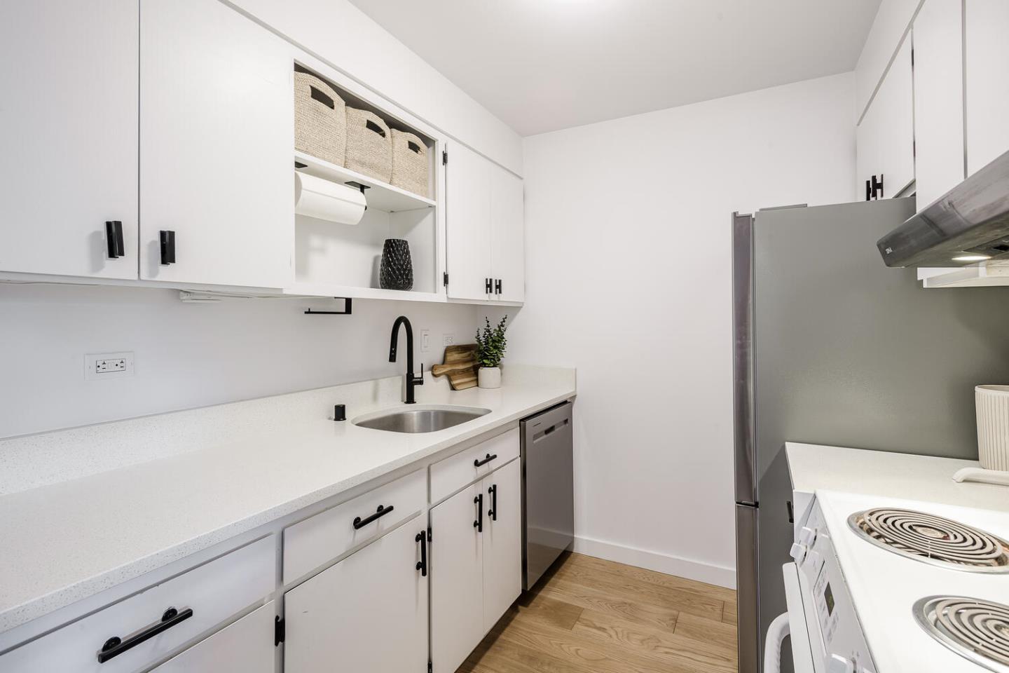 Detail Gallery Image 10 of 16 For 1515 Arc Way #105,  Burlingame,  CA 94010 - 1 Beds | 1 Baths