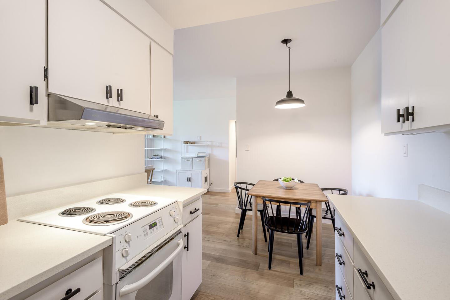 Detail Gallery Image 11 of 16 For 1515 Arc Way #105,  Burlingame,  CA 94010 - 1 Beds | 1 Baths