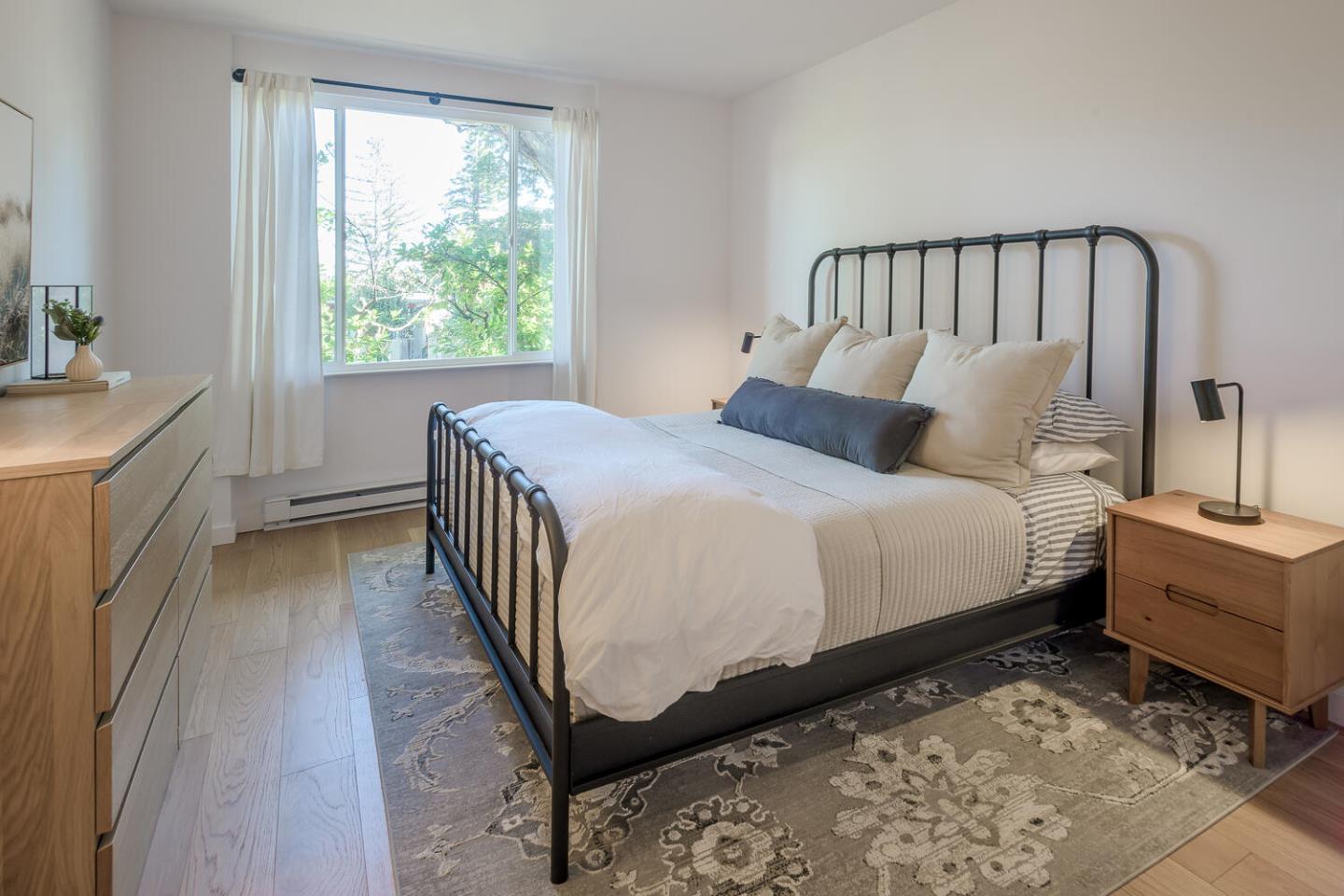 Detail Gallery Image 12 of 16 For 1515 Arc Way #105,  Burlingame,  CA 94010 - 1 Beds | 1 Baths