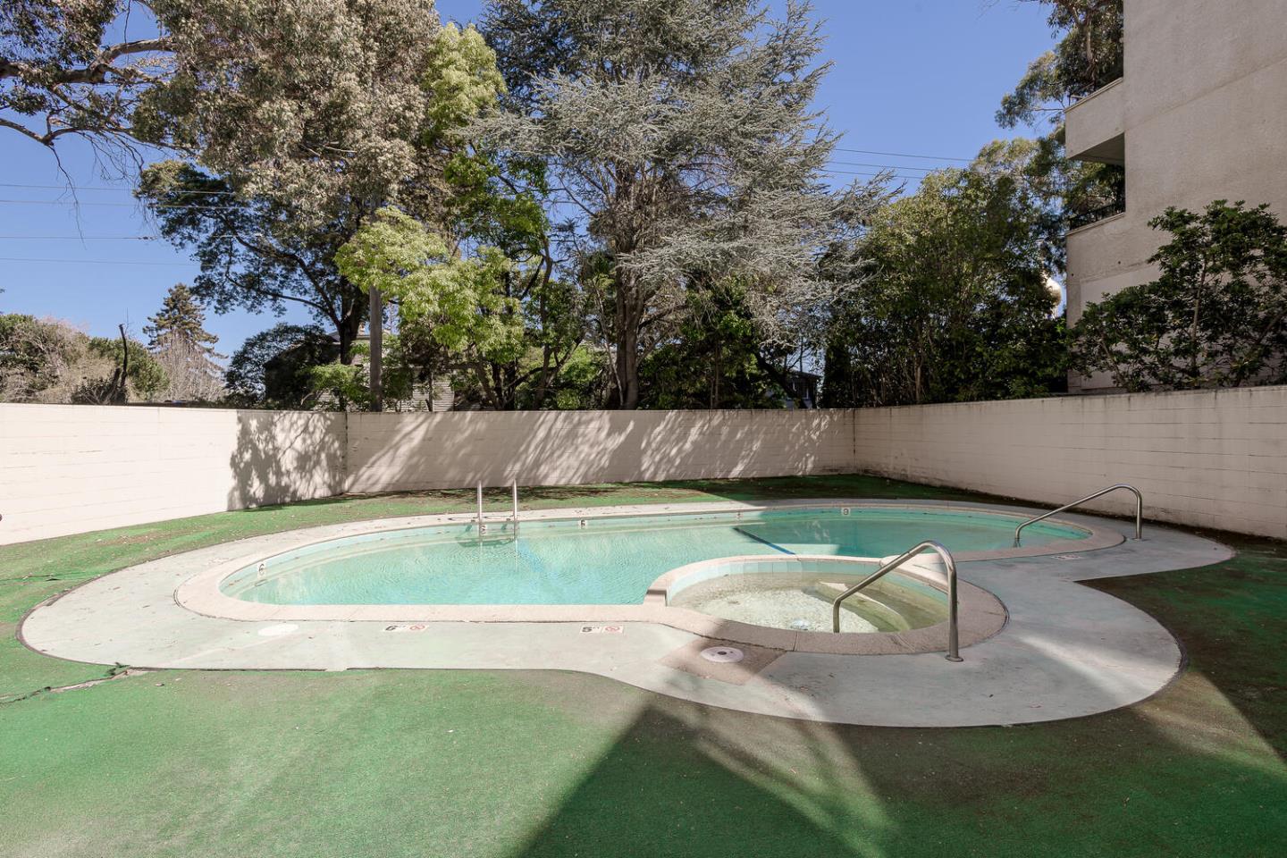 Detail Gallery Image 15 of 16 For 1515 Arc Way #105,  Burlingame,  CA 94010 - 1 Beds | 1 Baths