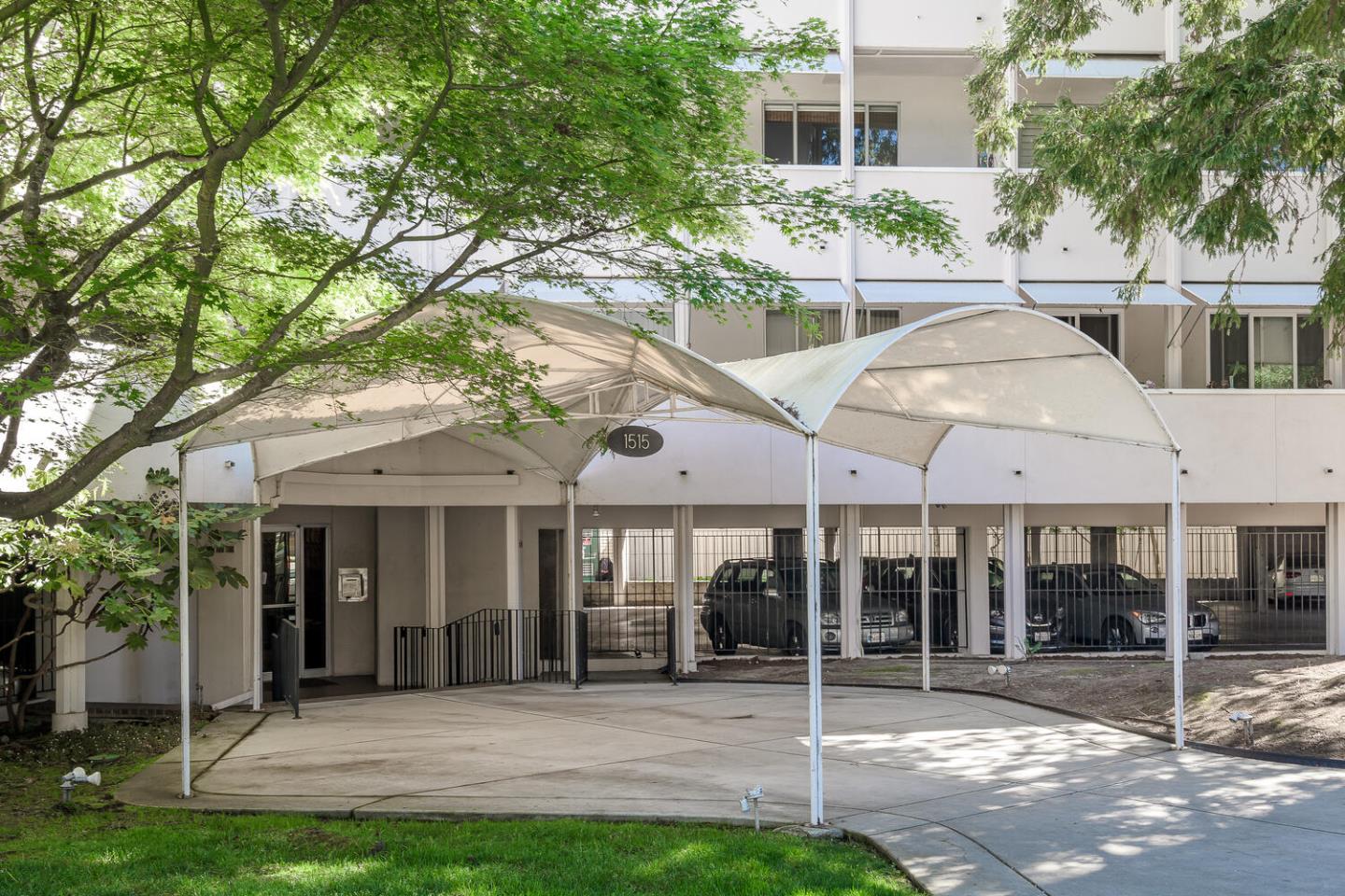 Detail Gallery Image 2 of 16 For 1515 Arc Way #105,  Burlingame,  CA 94010 - 1 Beds | 1 Baths